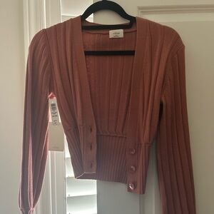 Aritiza wilfred coral front plunge cardigan 🤍